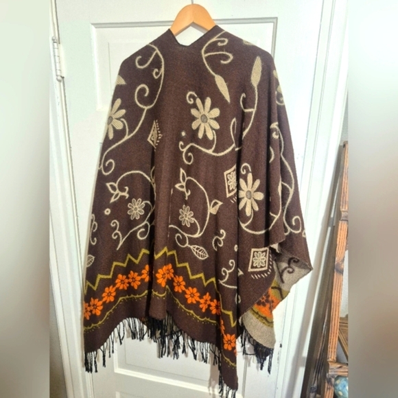Bohemian Reversable Shawl, Cape, Poncho with Fringe. No Tags - Picture 3 of 3
